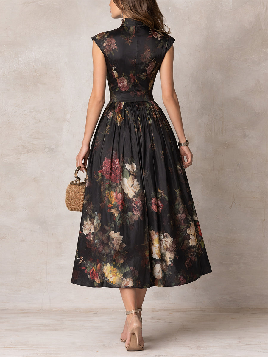 Vestito midi in satin nero con pieghe, stampa floreale e scollo a chiave