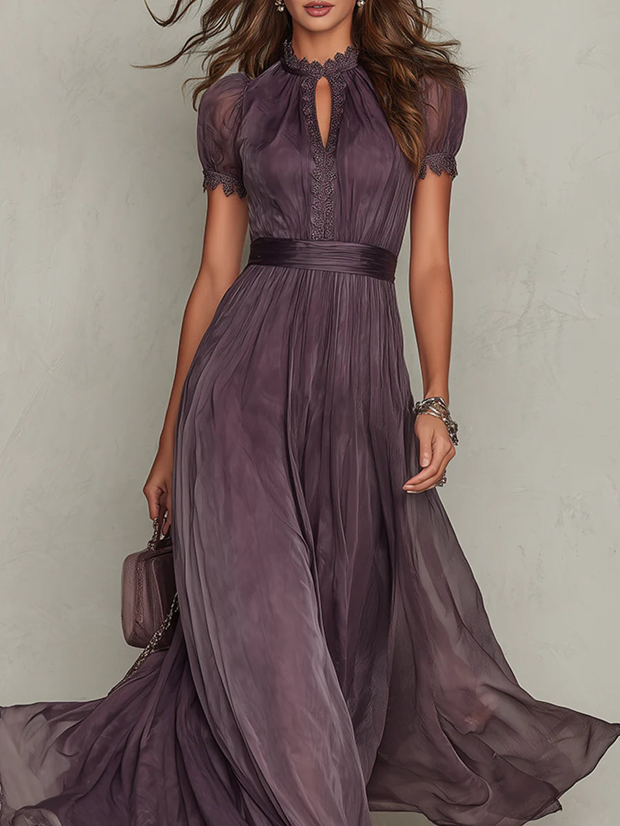 Abito lungo in chiffon viola con scollatura a chiave e bordo in pizzo