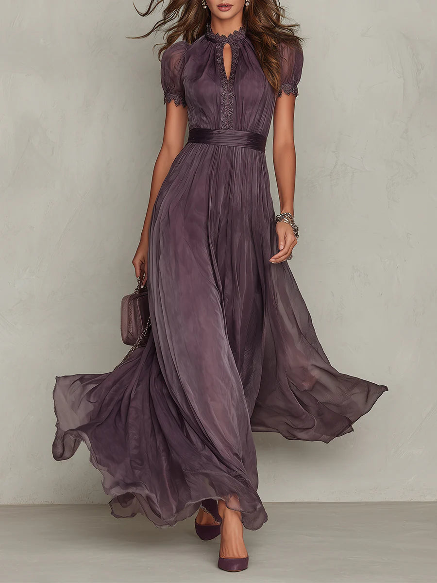Abito lungo in chiffon viola con scollatura a chiave e bordo in pizzo