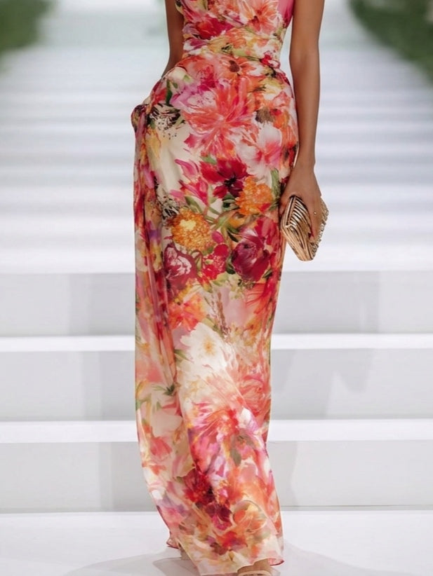 Abito lungo rosso in chiffon floreale con scollo a halterneck senza maniche