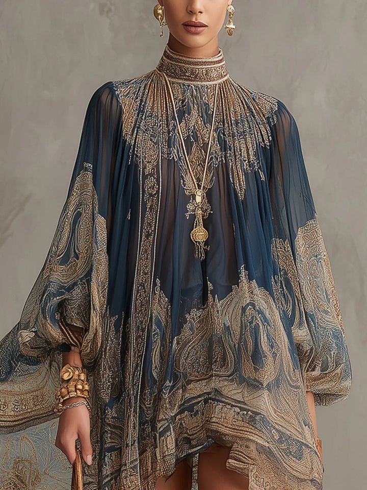 Abito corto in chiffon blu navy con stampa barocca, collo alto e taglio irregolare