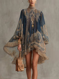 Abito corto in chiffon blu navy con stampa barocca, collo alto e taglio irregolare