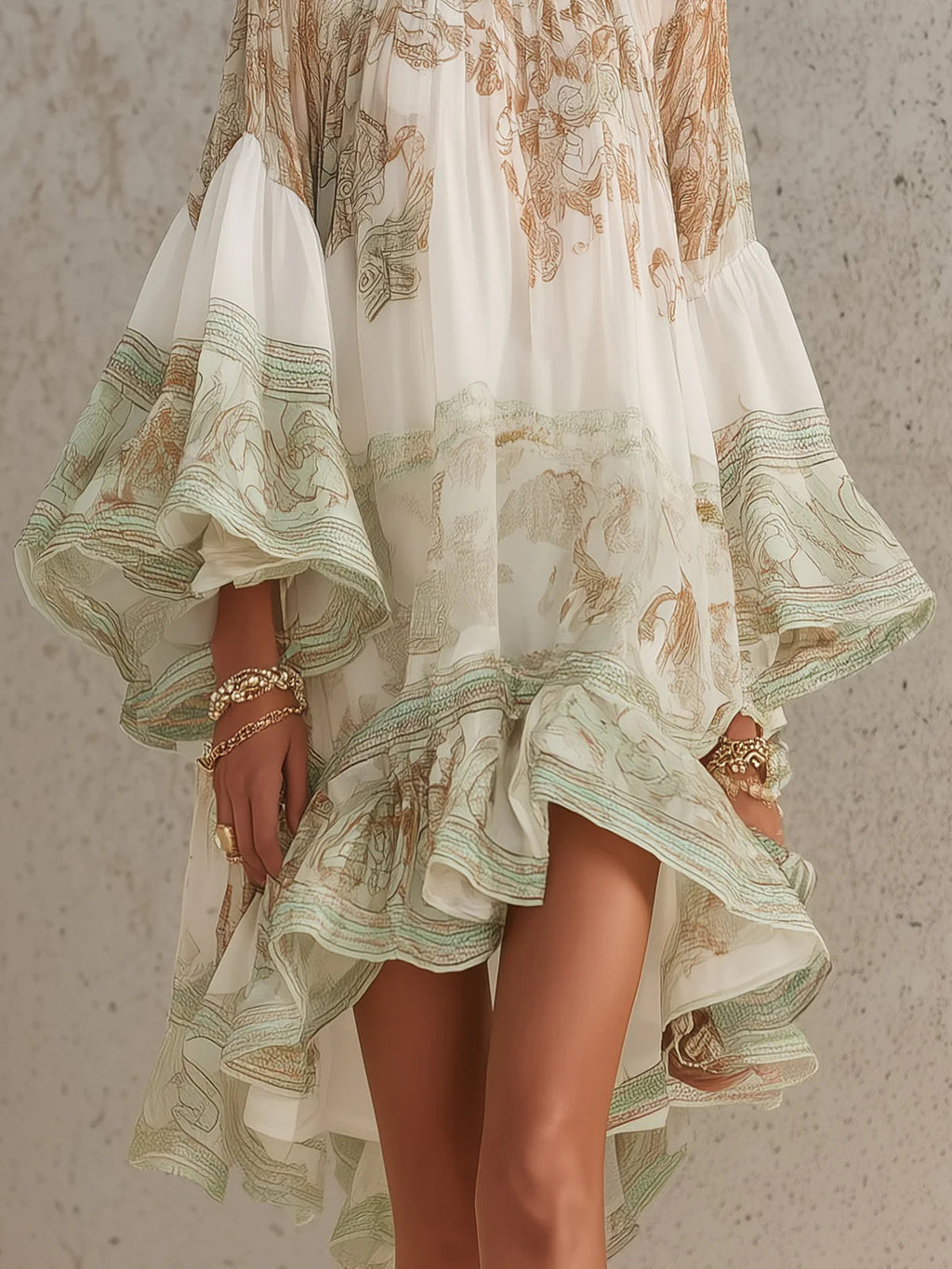 Vestito corto in chiffon con stampa verde, orlo a volant e maniche a volant
