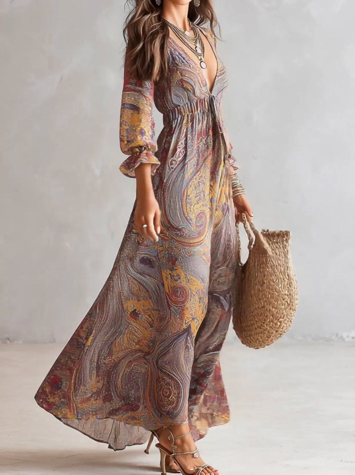 Abito lungo in chiffon con stampa paisley, scollo a V, arricciato