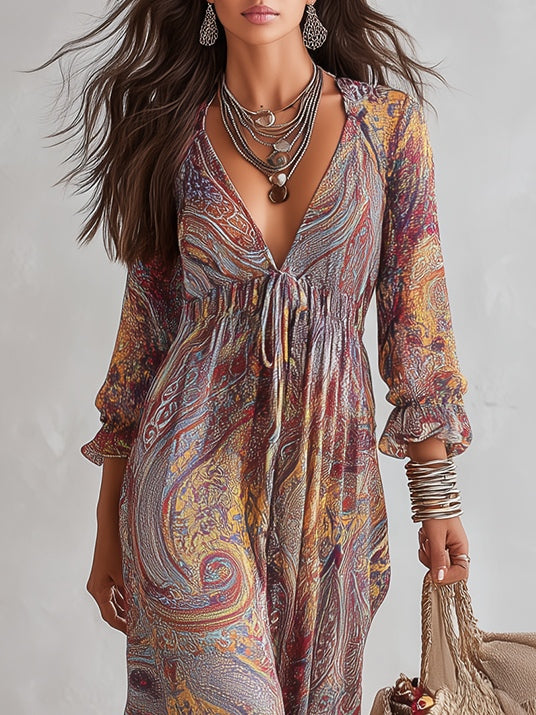 Abito lungo in chiffon con stampa paisley, scollo a V, arricciato