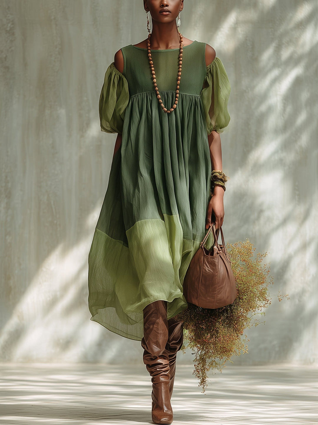 Vestito midi verde in chiffon con spalle scoperte e maniche corte