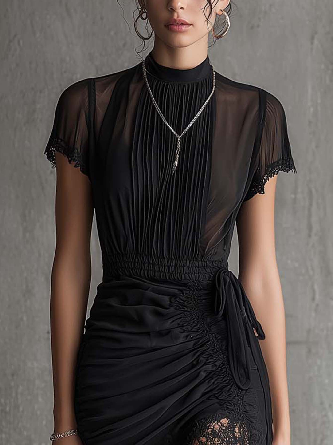 Vestito mini nero in chiffon plissé con bordo in pizzo e vita plissettata