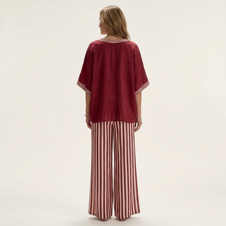 Juliana | Top con scollo a V in stile varsity e set composto da pantaloni a gamba larga a righe