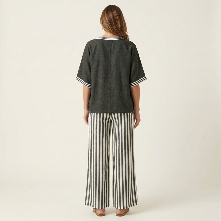 Juliana | Top con scollo a V in stile varsity e set composto da pantaloni a gamba larga a righe