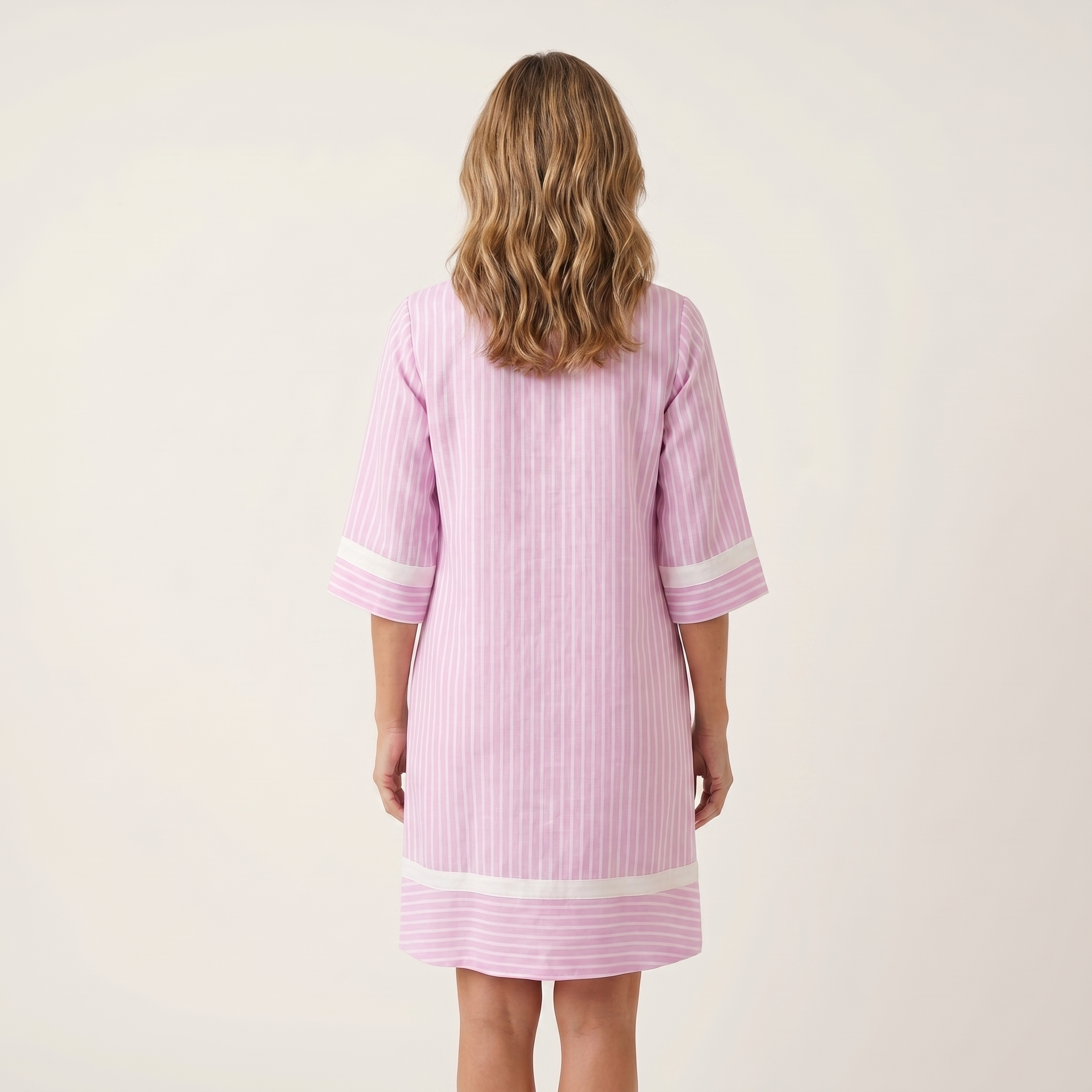 Sanina | Abito in cotone a righe con bordo a contrasto, scollo a V, taglio dritto